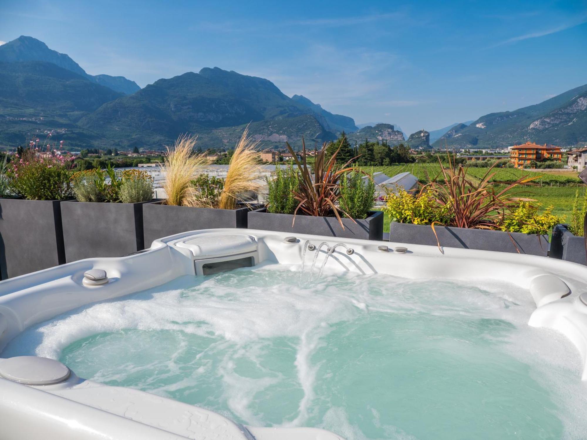 Maffei Apartments - Active Holidays Riva del Garda Eksteriør bilde